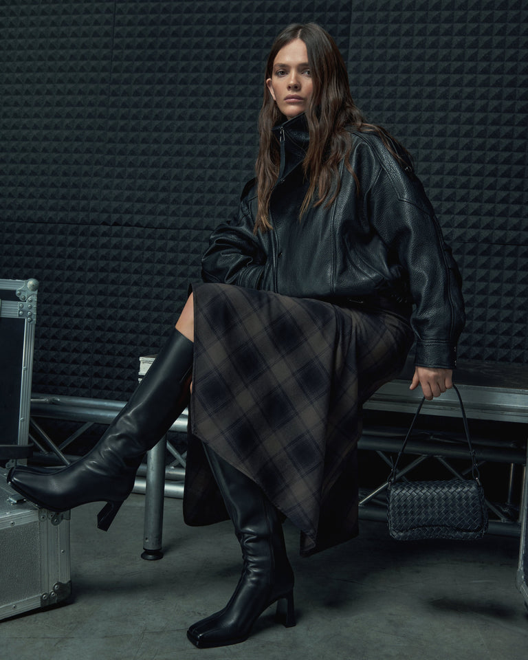 Women’s shoulder bag, small, black, made of woven genuine leather, Estro.