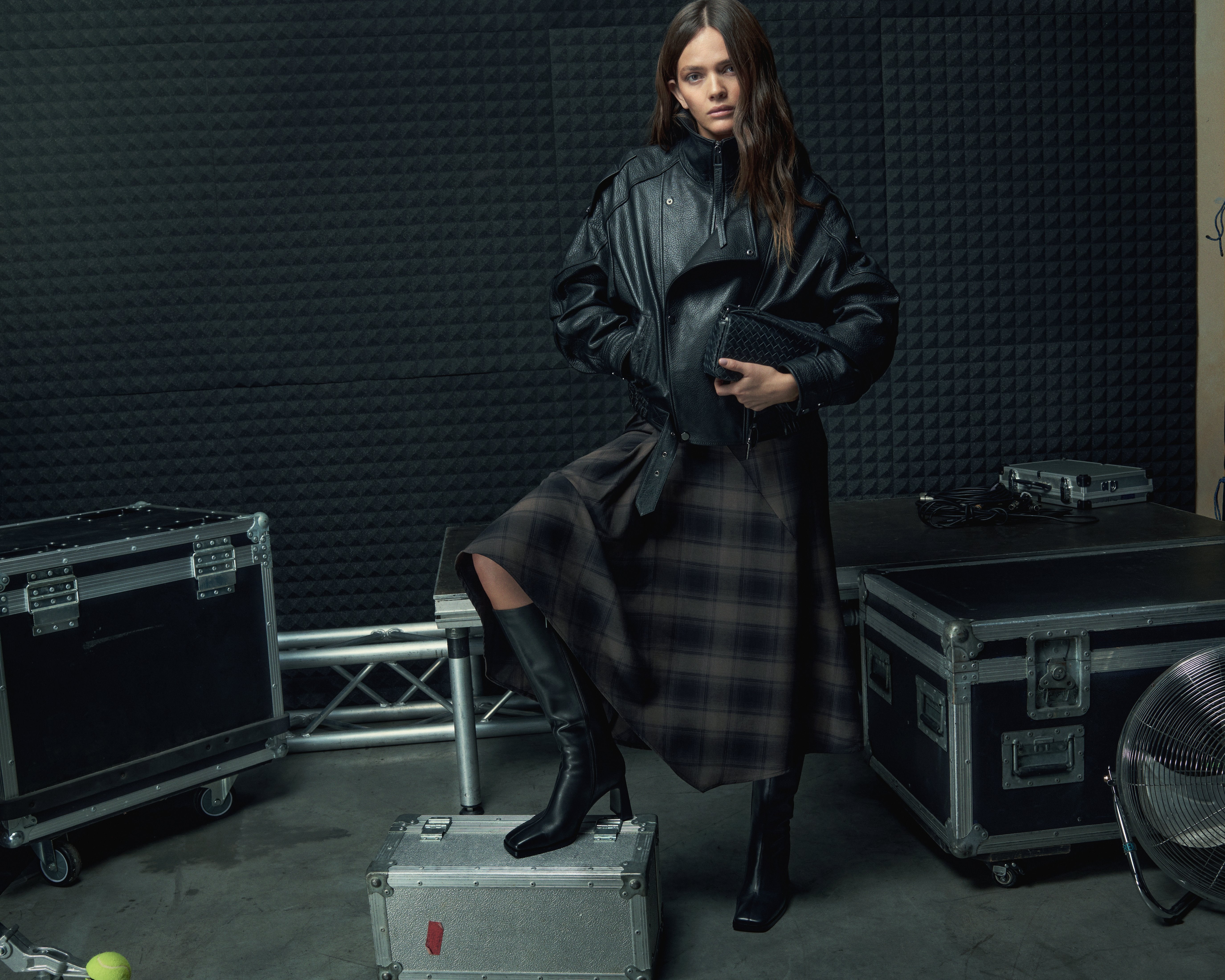 Small black women’s shoulder bag by Estro, crafted from woven genuine leather.