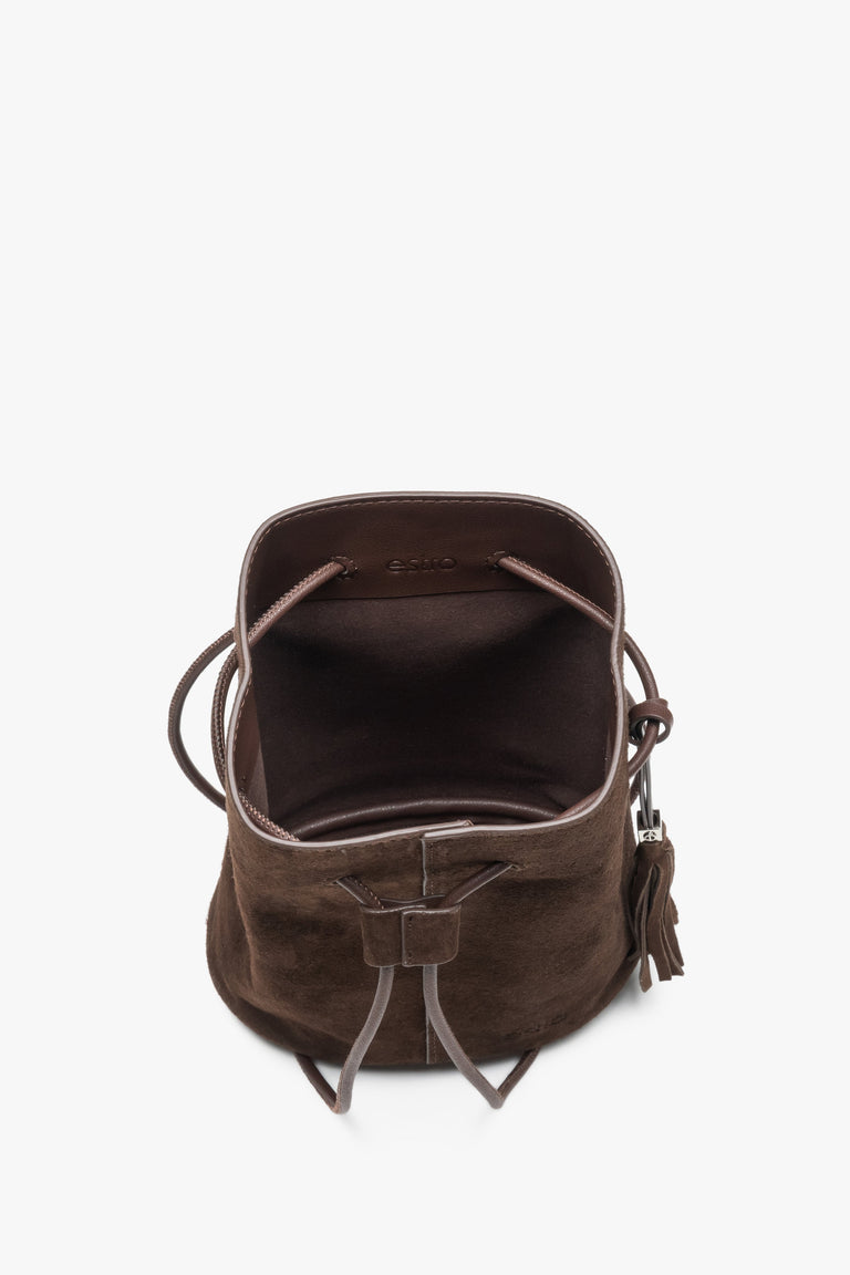 Women's handbag, small, brown, featuring a drawstring closure, made of natural velour from Estro.