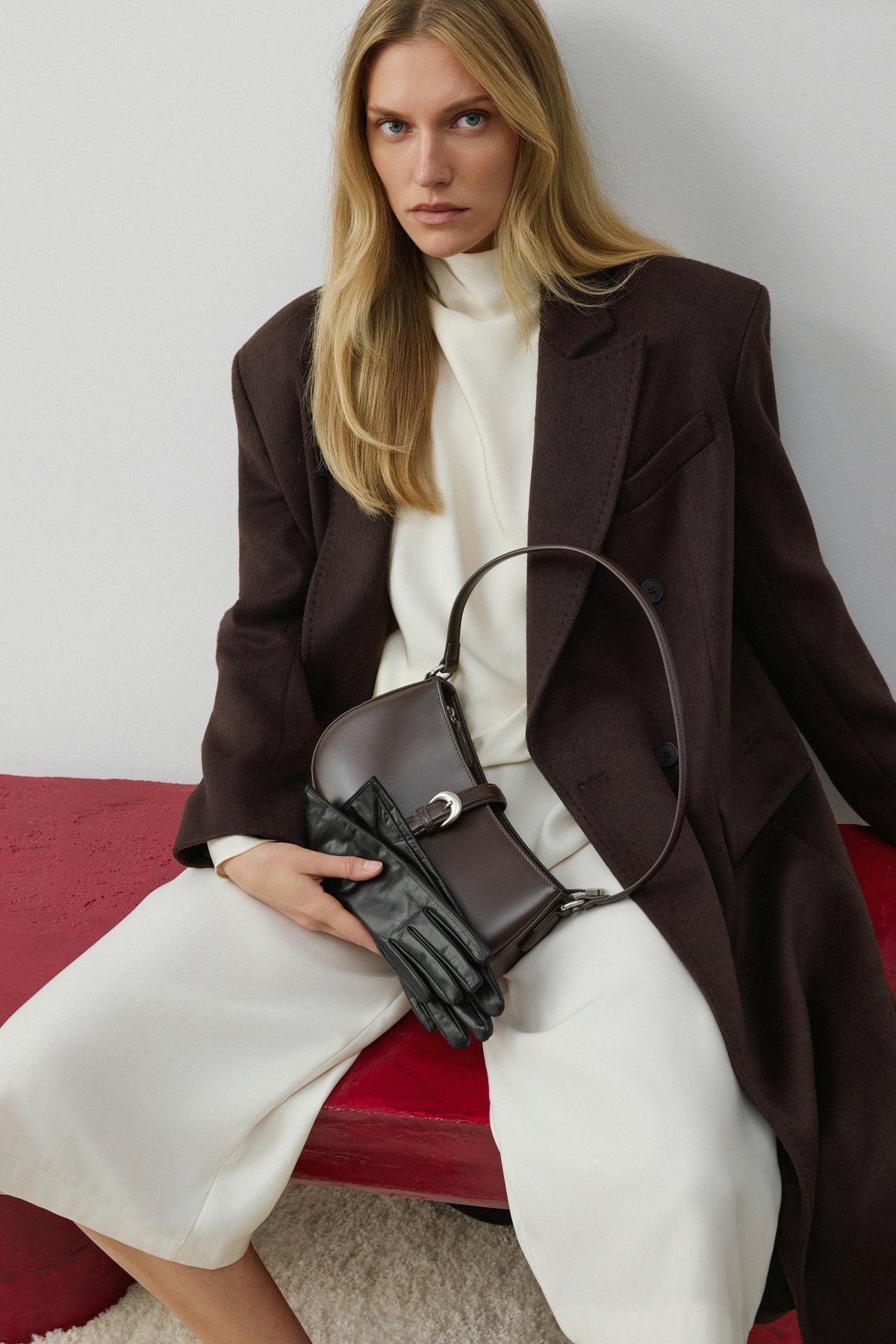 Women's dark brown leather shoulder bag Estro - front view.