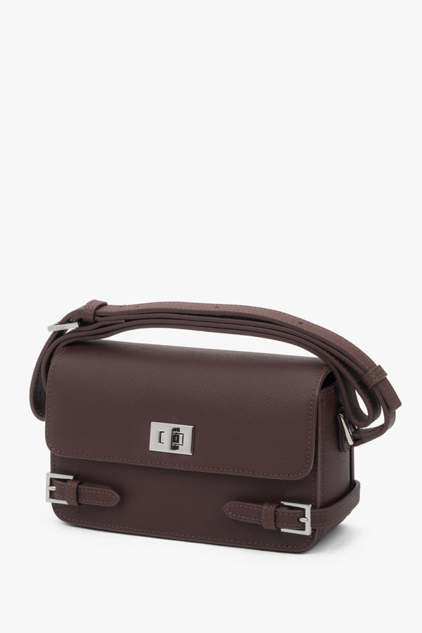 Small dark brown women’s leather shoulder bag by Estro.