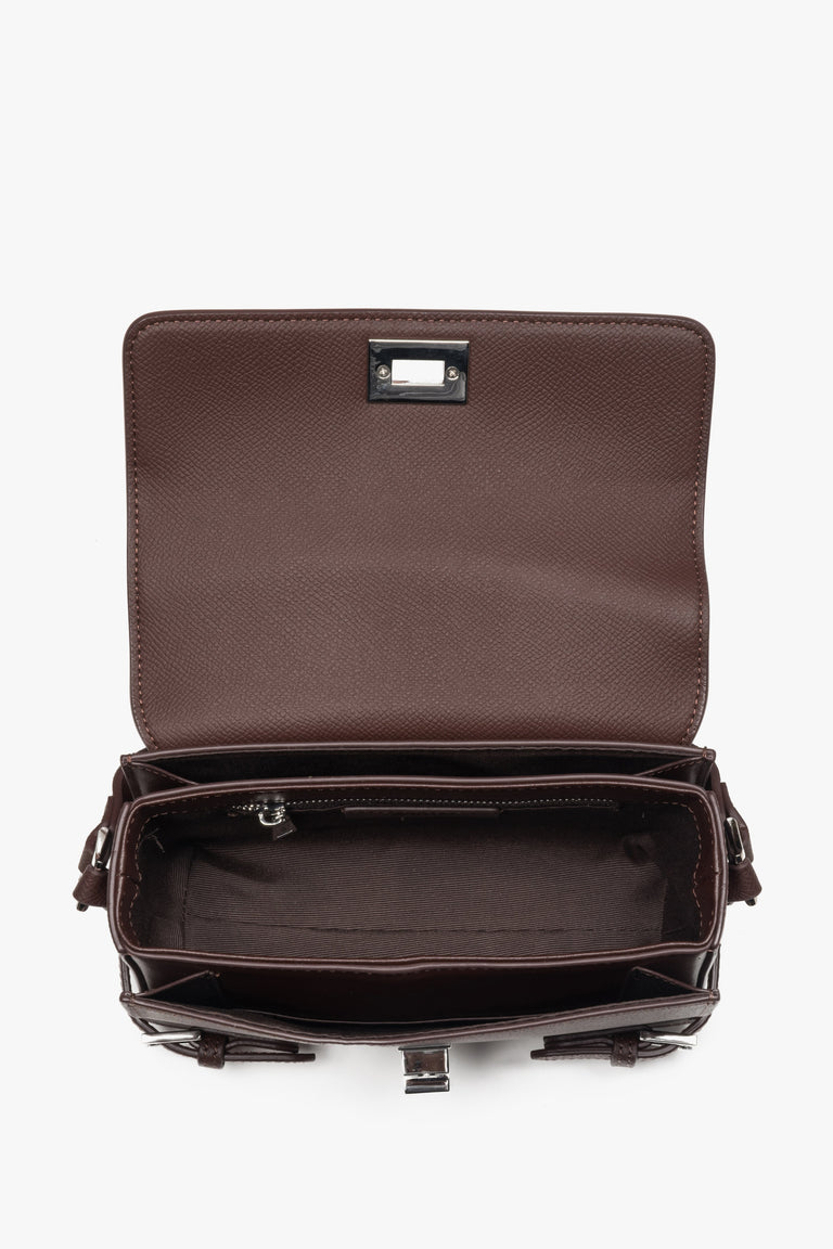 Small dark brown women’s shoulder bag made of genuine leather, Estro.