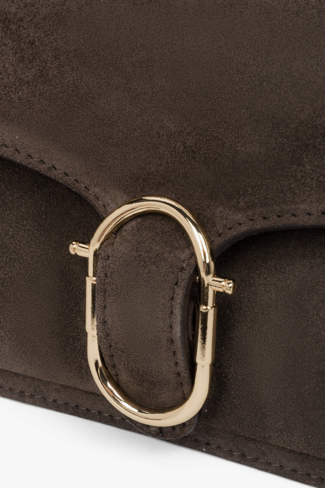 Women’s shoulder bag by Estro in dark brown. Made of premium Italian genuine velour.