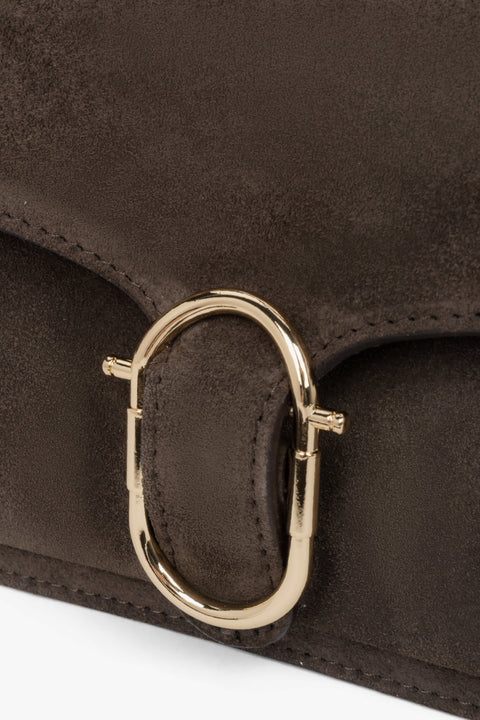 Women’s shoulder bag by Estro in dark brown. Made of premium Italian genuine velour.