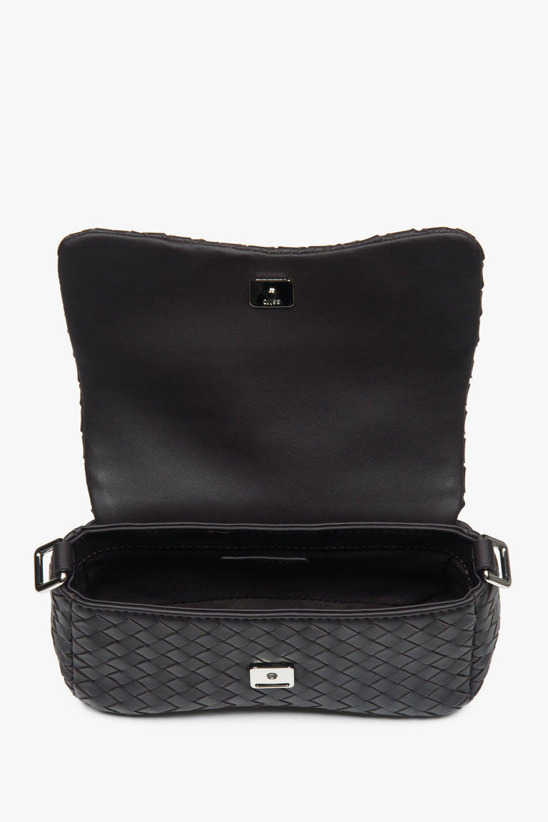 Women’s small dark brown shoulder bag made of woven genuine leather by Estro.