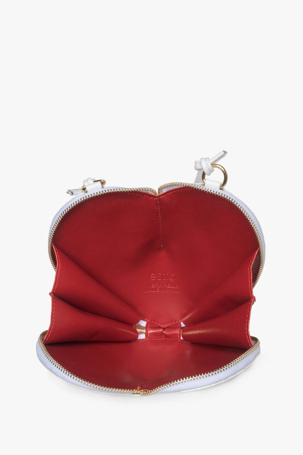 Heart-shaped pouch with a zipper - a bad inside.