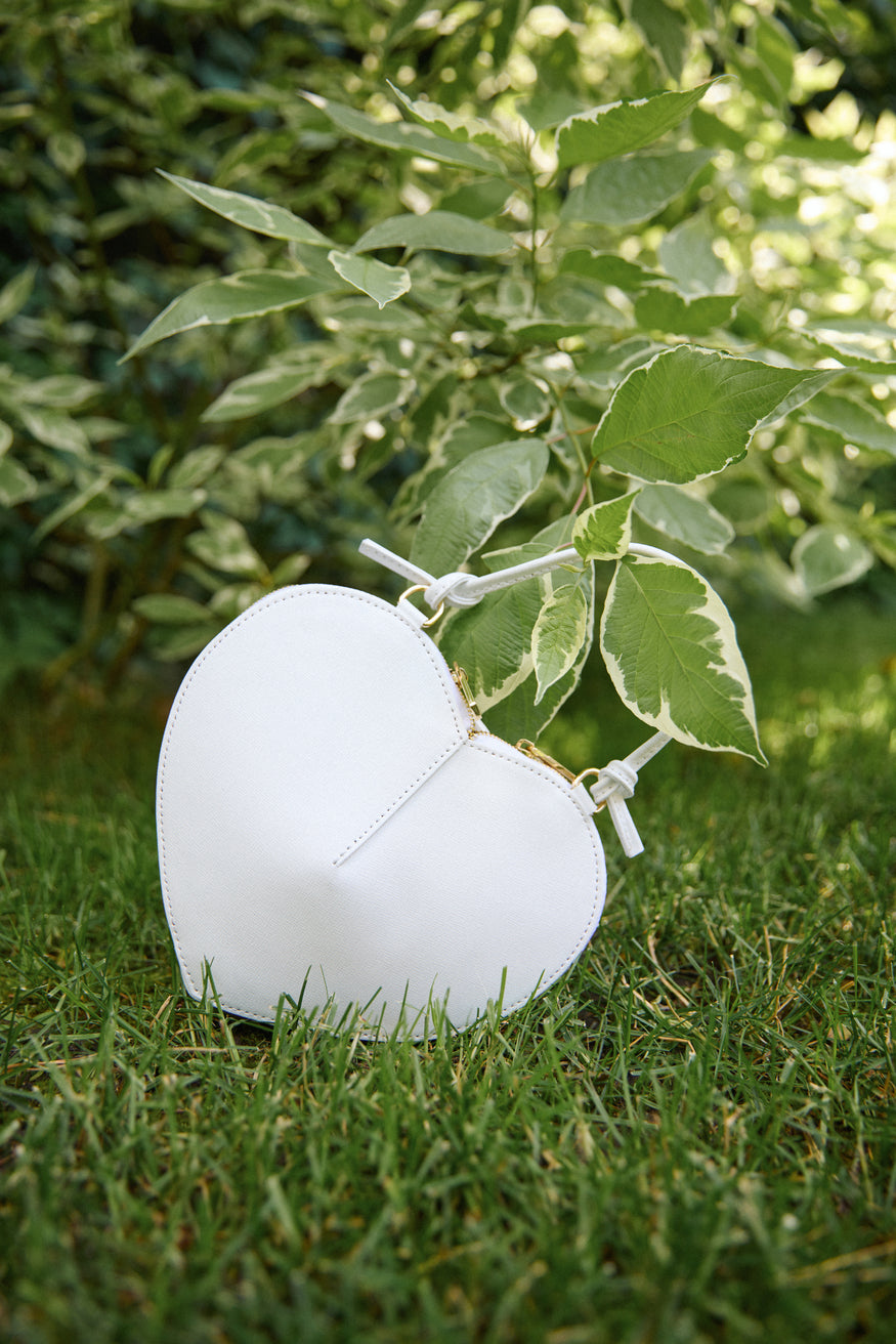 Women's Small White Leather Heart-Shaped Bag Estro ER00117470