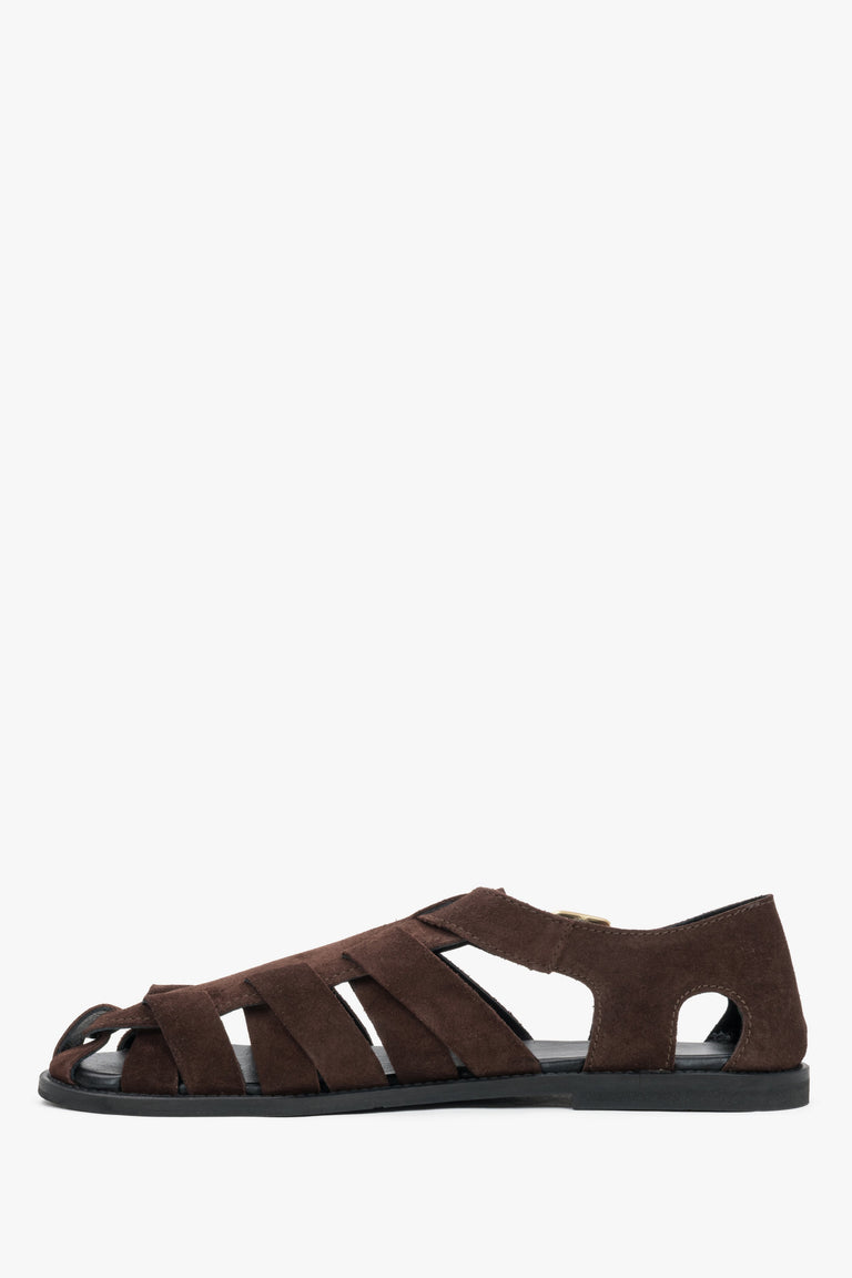 Soft dark brown women’s Estro fisherman-style sandals made of natural velour.
