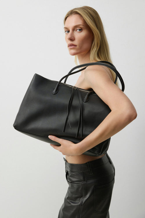 Women’s Spacious Black Tote Bag in Genuine Leather Estro ER00120576.
