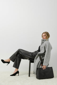 Black leather tote bag Estro. A versatile accessory matching any business and casual outfit.