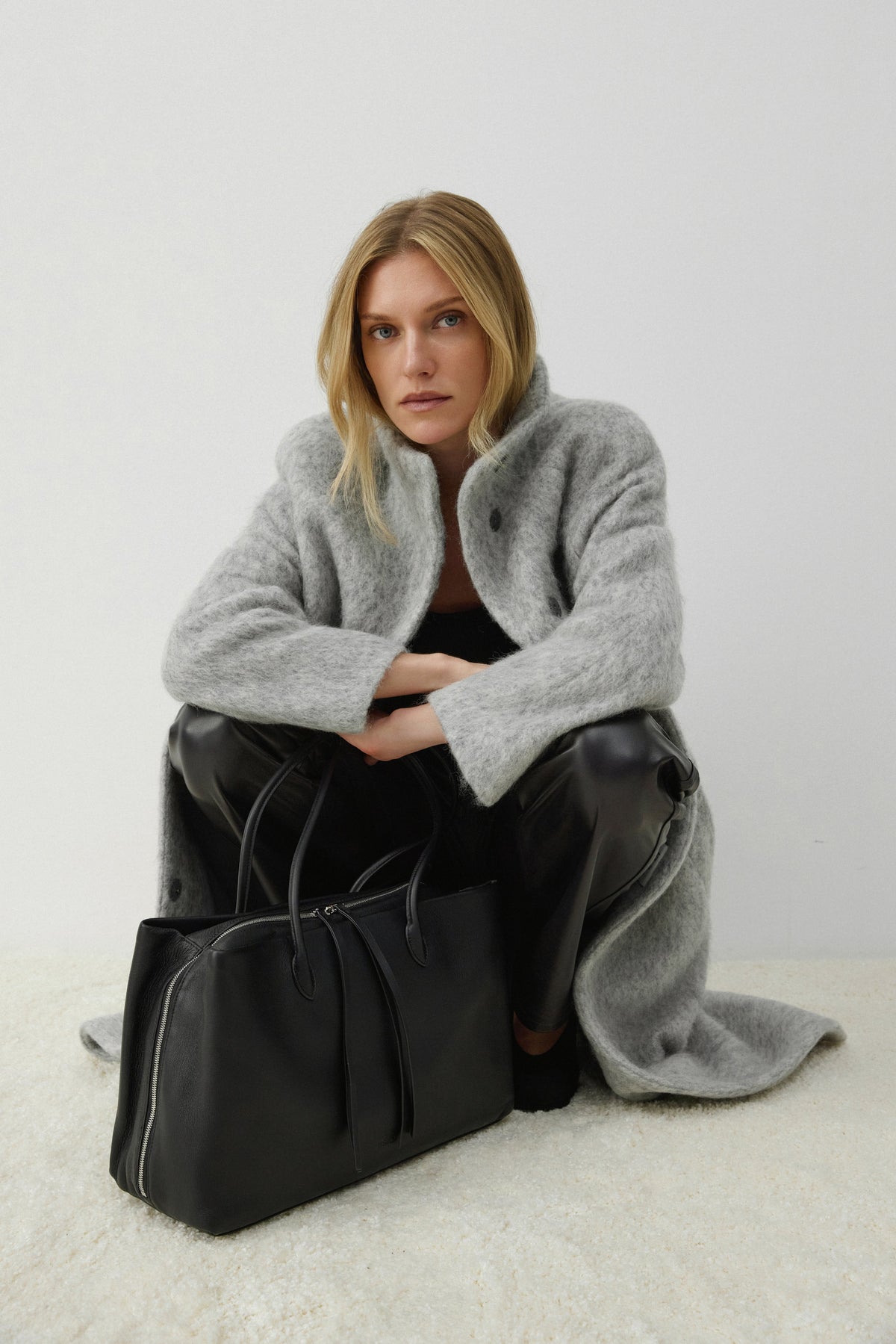 Black shoulder bag with a simple, elegant cut. A practical solution for work and meetings.