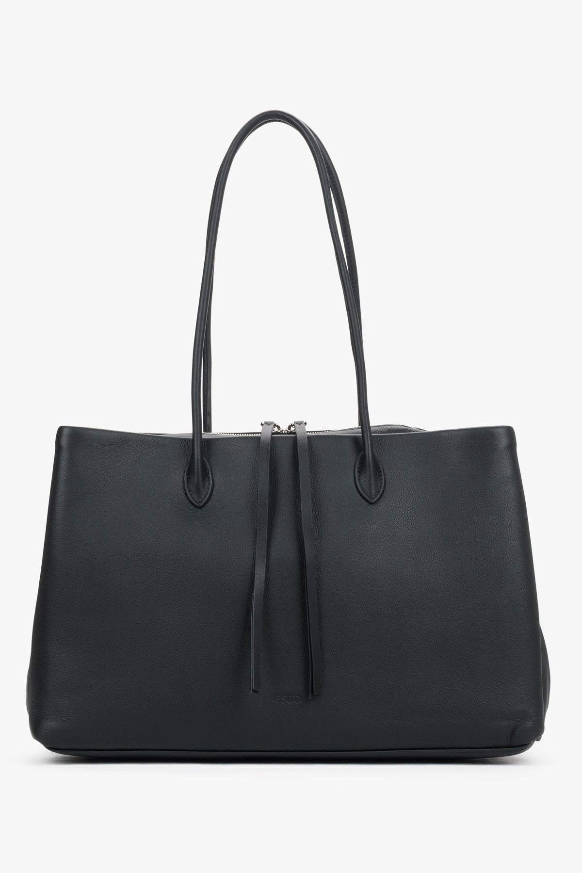 Classic black bag Estro made of natural leather. Comfortable handles enable easy shoulder wear.