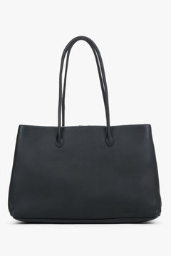 Spacious black women's bag A4. A timeless cut designed for intensive everyday use.