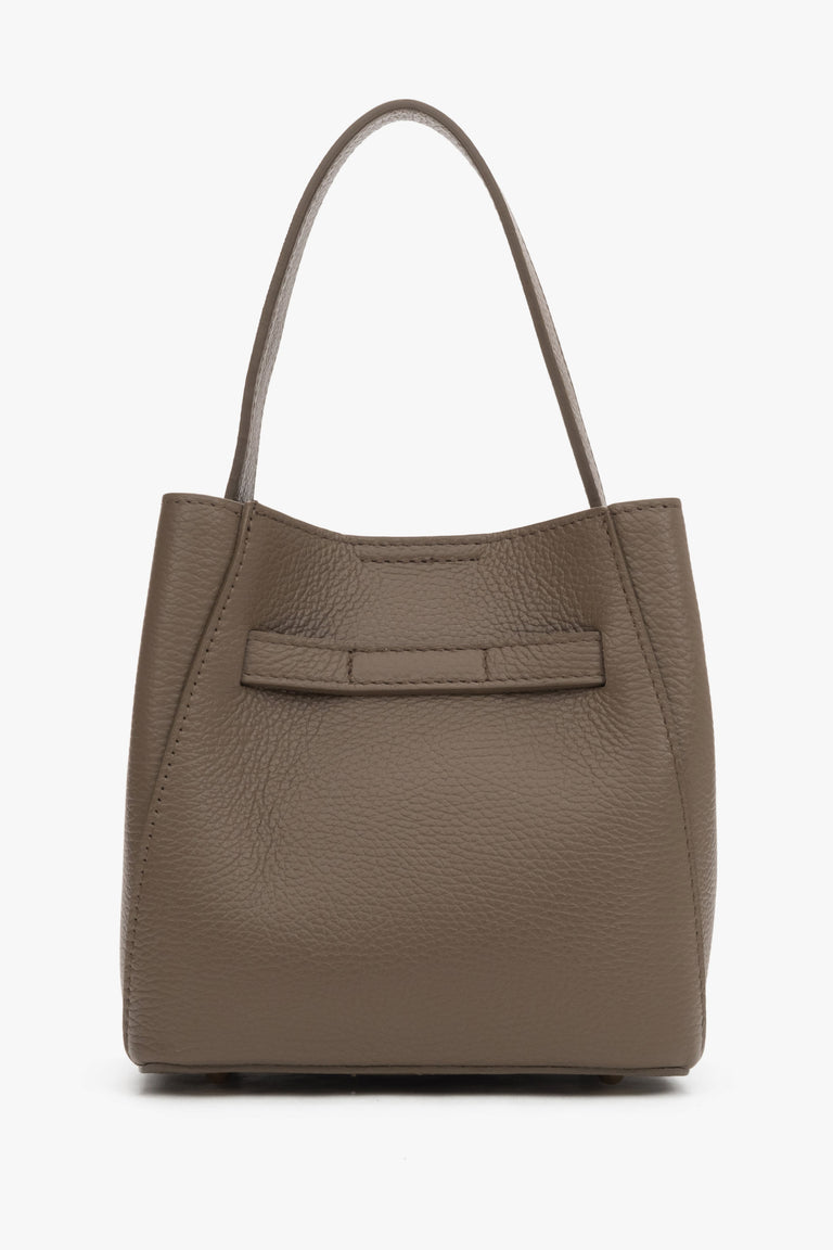 Handy women’s satchel handbag made of premium Italian genuine leather in taupe.