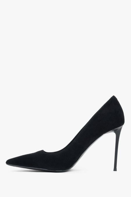 Black velour women's pumps on a high heel by Estro.