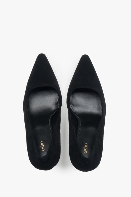 Elegant black pumps made of genuine velour with a high heel.