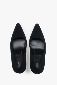 Elegant black pumps made of genuine velour with a high heel.