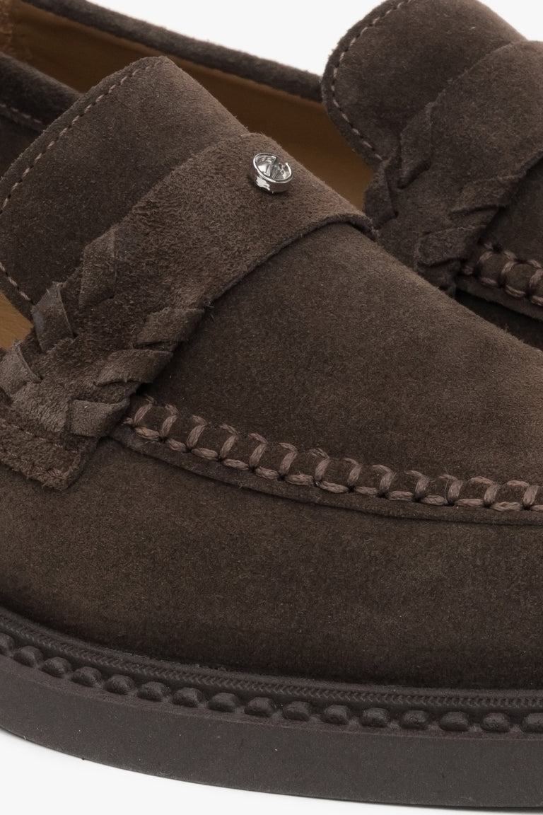 Velour chocolate loafers Estro - close-up detail.
