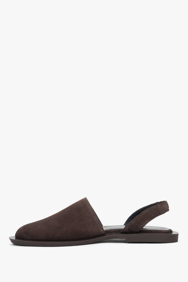Stylish dark brown women's sandals by Estro, made of soft velour and featuring a closed-toe front.