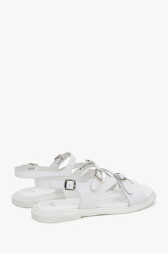 White women’s sandals by Estro, flat sole, made of genuine leather, with silver details.