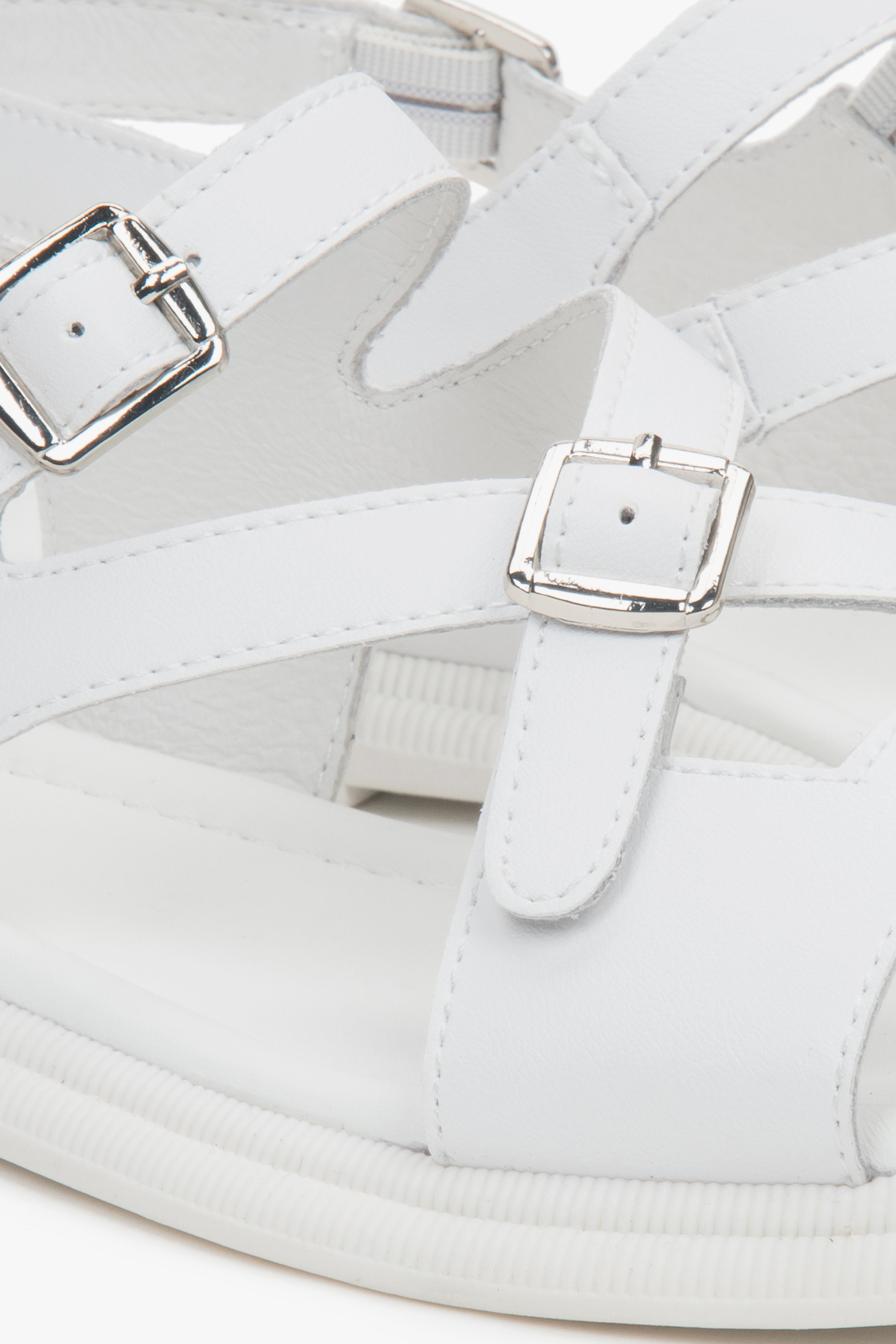 White women’s flat sandals by Estro – details.