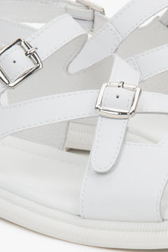 White women’s flat sandals by Estro – details.