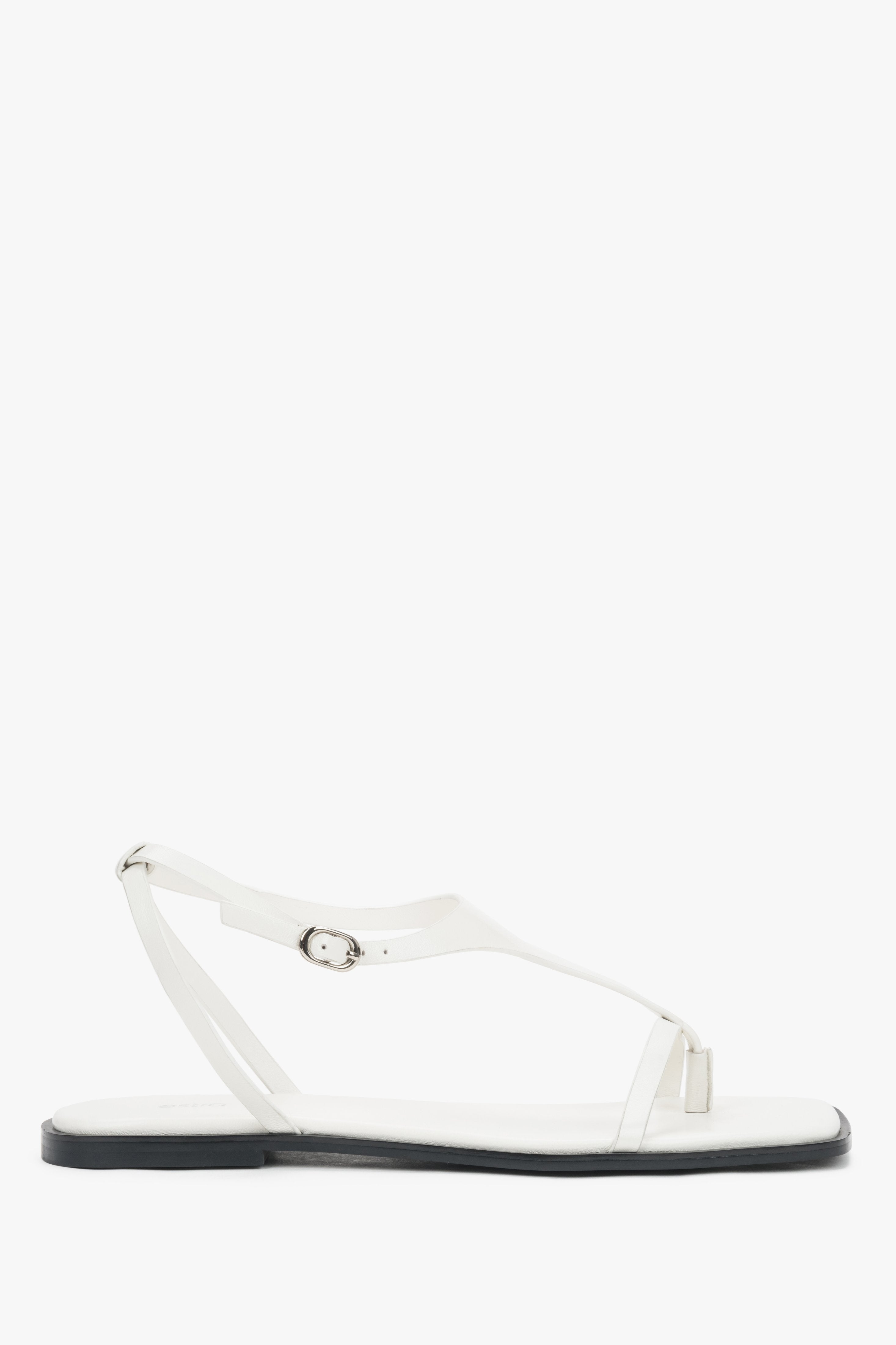 Women's White Flat Sandals with Square Toe and Toe-Post Strap Estro ER00119854.