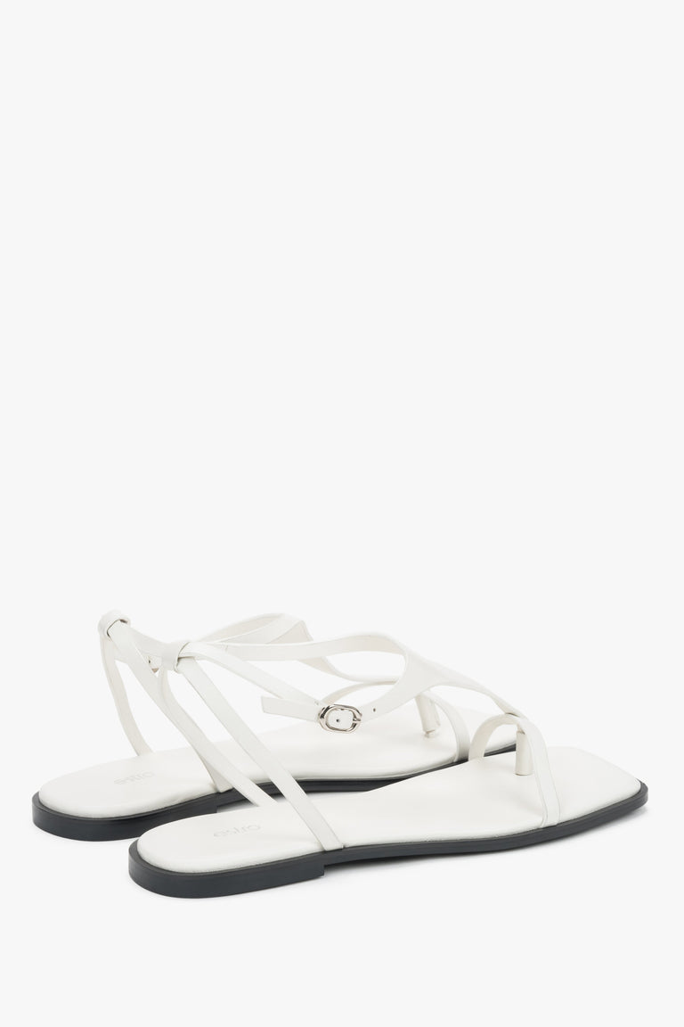 Women’s white flat sandals by Estro with a square toe and a toe-post strap.