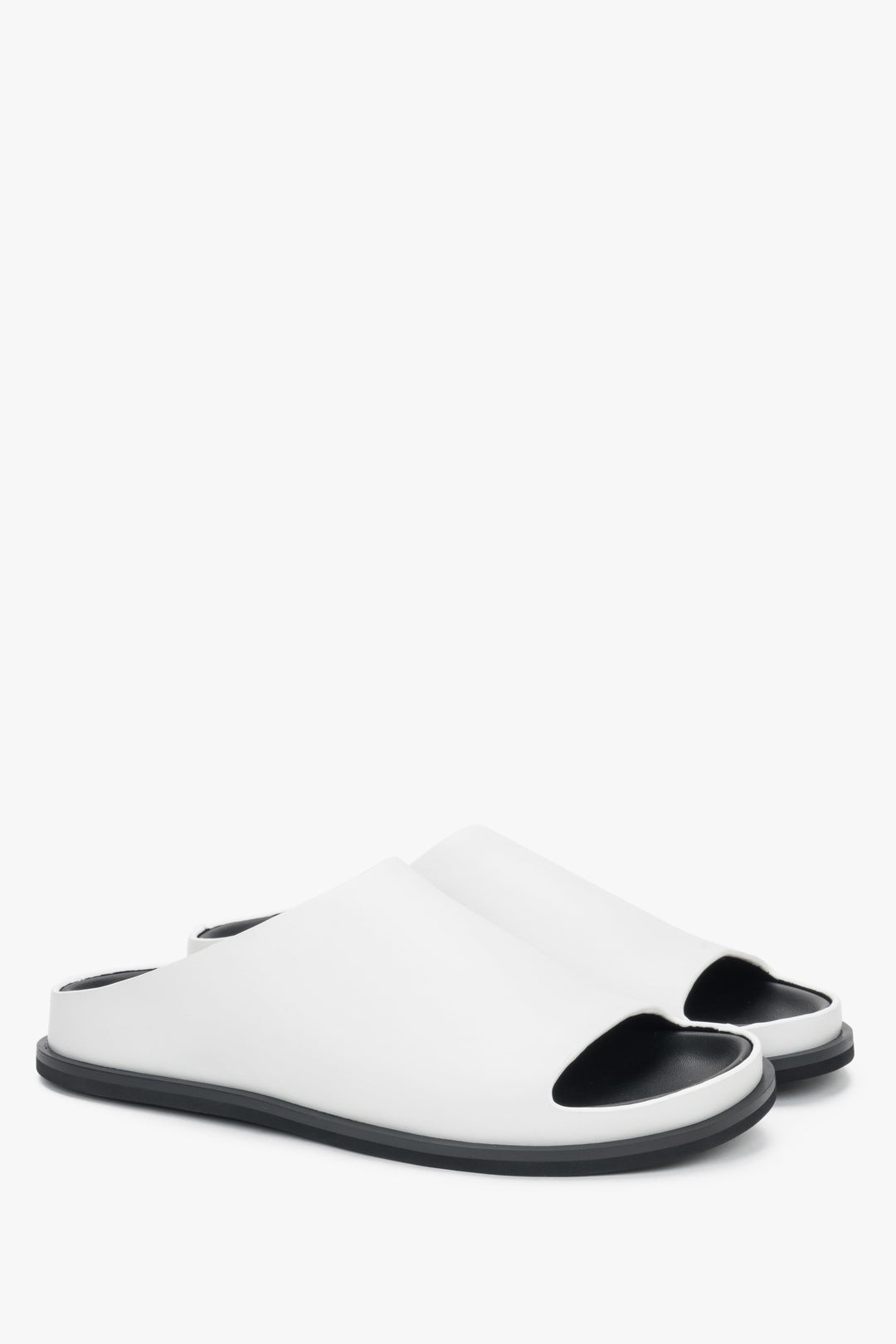 Women’s white leather slide sandals on a flat sole Estro.