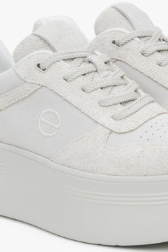Soft white & grey sneakers in velour with chunky sole by Estro.