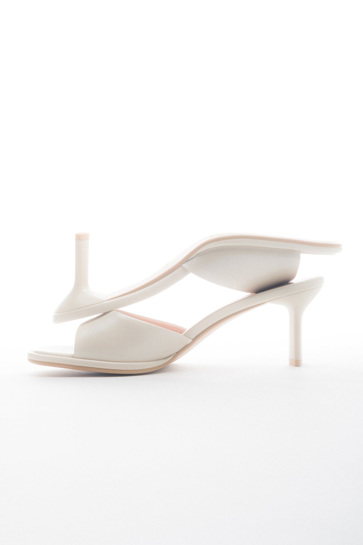 Women’s White Heeled Leather Mules Estro ER00118925.