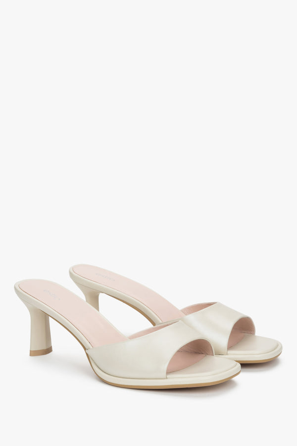 Women’s white heeled leather mules Estro.