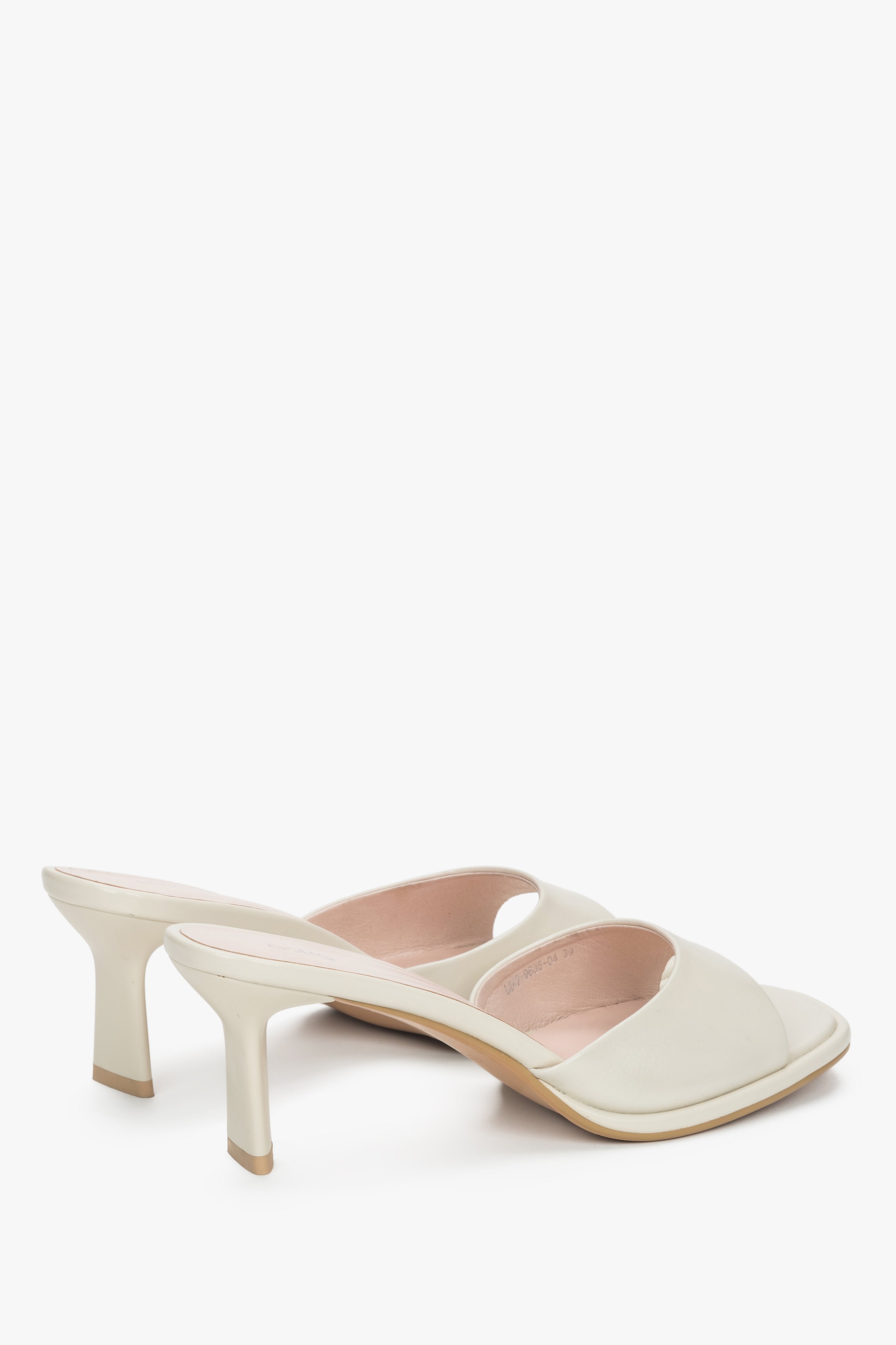 Heeled women’s white leather mules Estro.