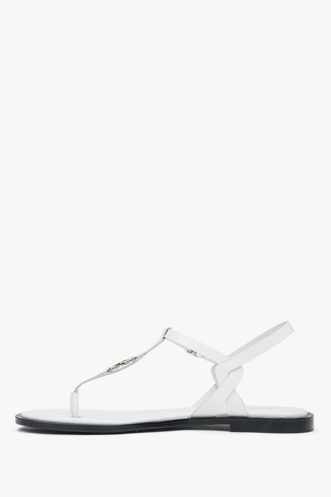 Women’s sandals Estro, white, leather, flip-flop style, with a flat sole.