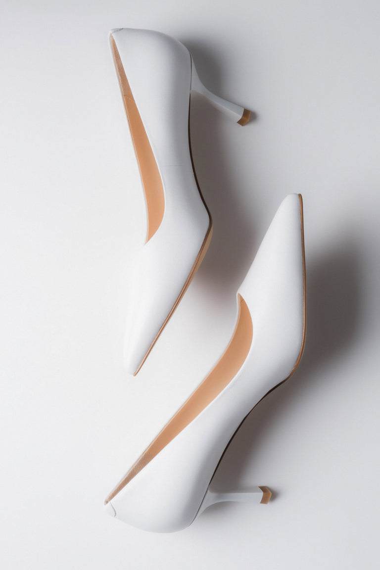 Women's White Leather Pointed-Toe Shoes on a Low Heel Estro ER00120509