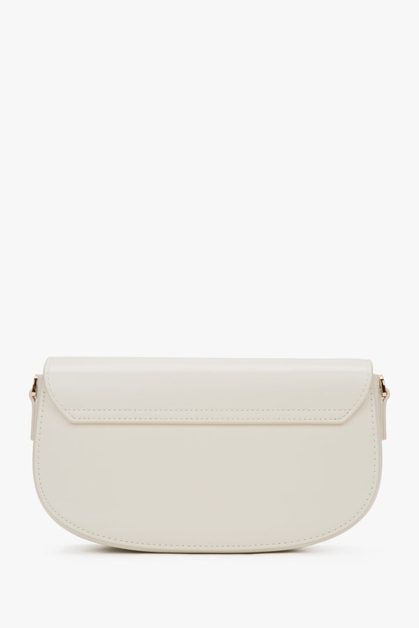 White women's saddle shoulder bag made of genuine leather.