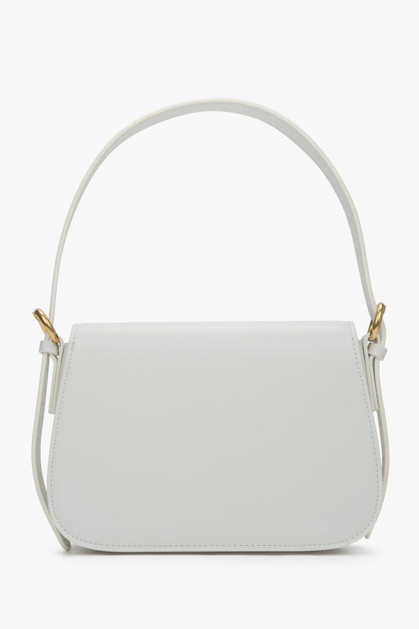 Made of genuine leather, white women’s shoulder bag with gold-tone hardware by Estro.