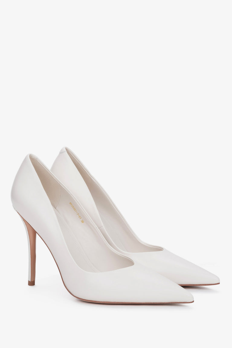 Women's white leather stiletto pumps with a slim heel and a pointed toe by Estro.