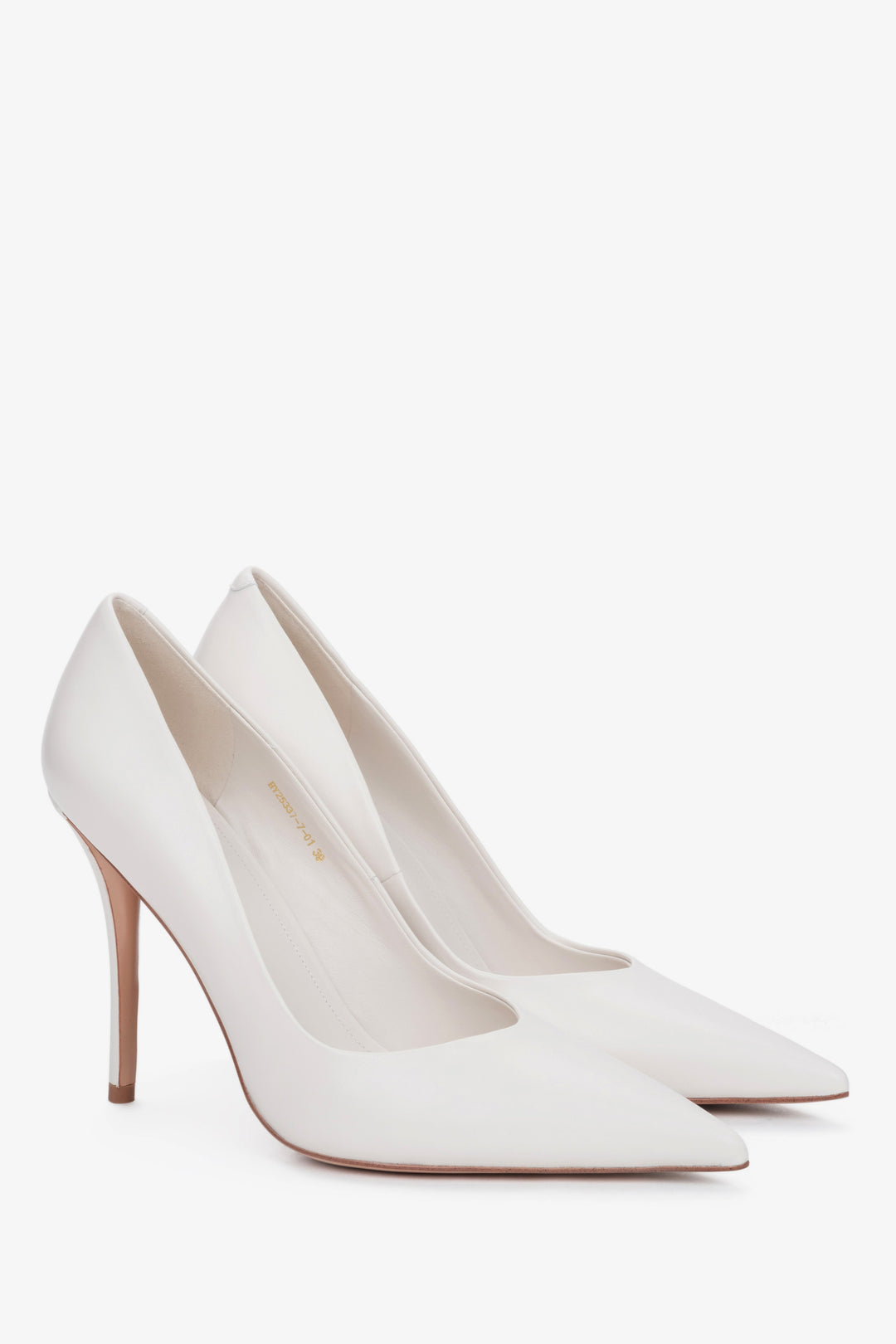 Women's white leather stiletto pumps with a slim heel and a pointed toe by Estro.