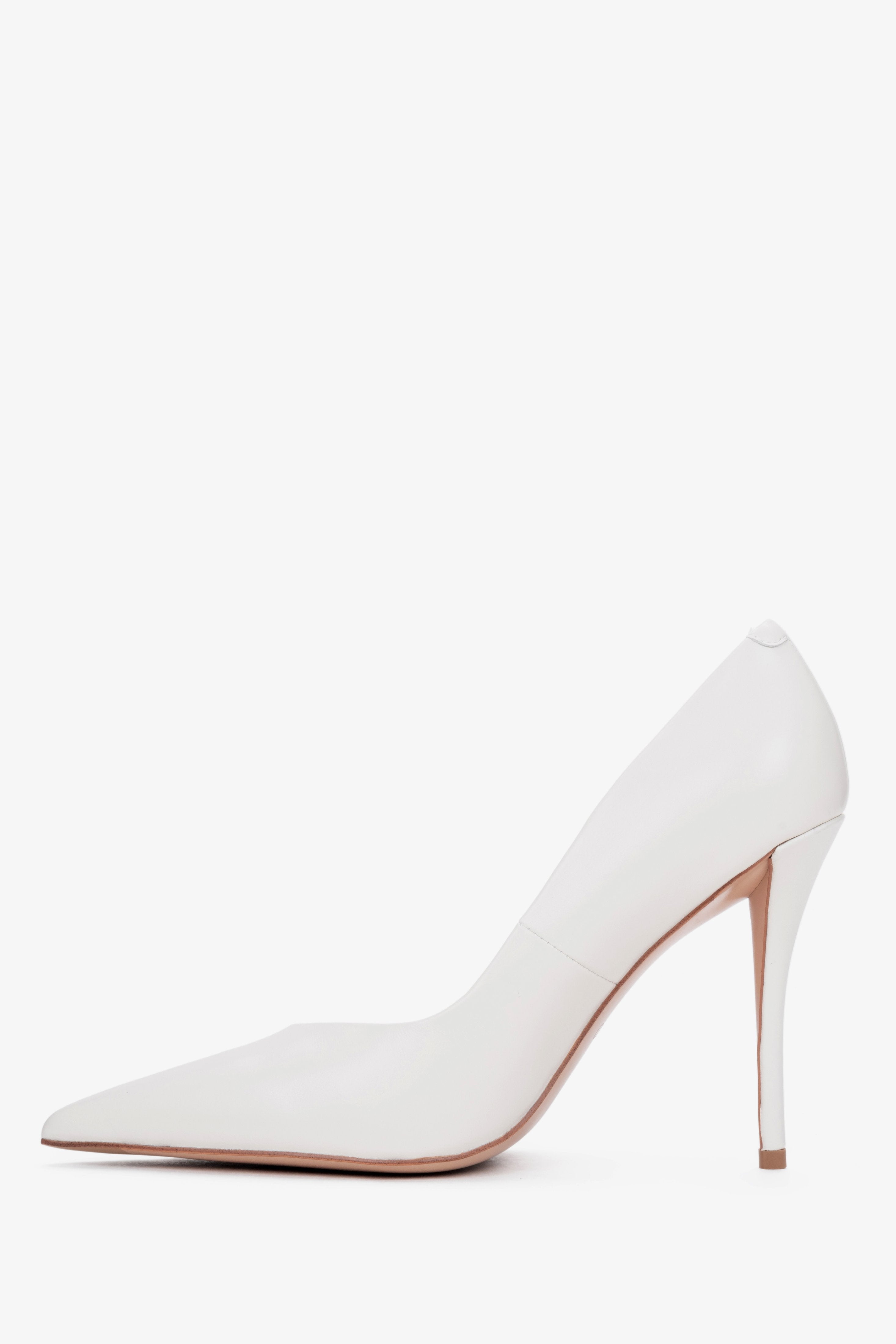 Estro - elegant white leather pumps showcasing a sleek stiletto heel and sharp pointed toe.