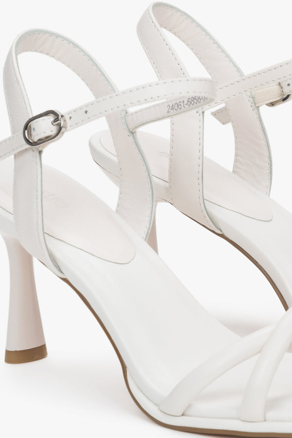 With thin straps, white women’s leather stiletto sandals by Estro.
