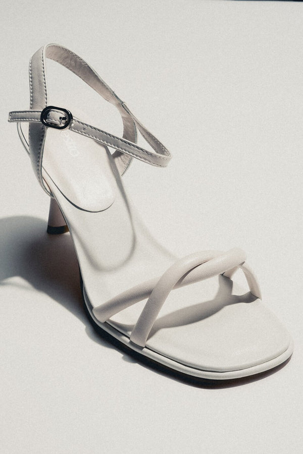Women's White  Leather Stiletto Sandals with Thin Straps Estro ER00117202.