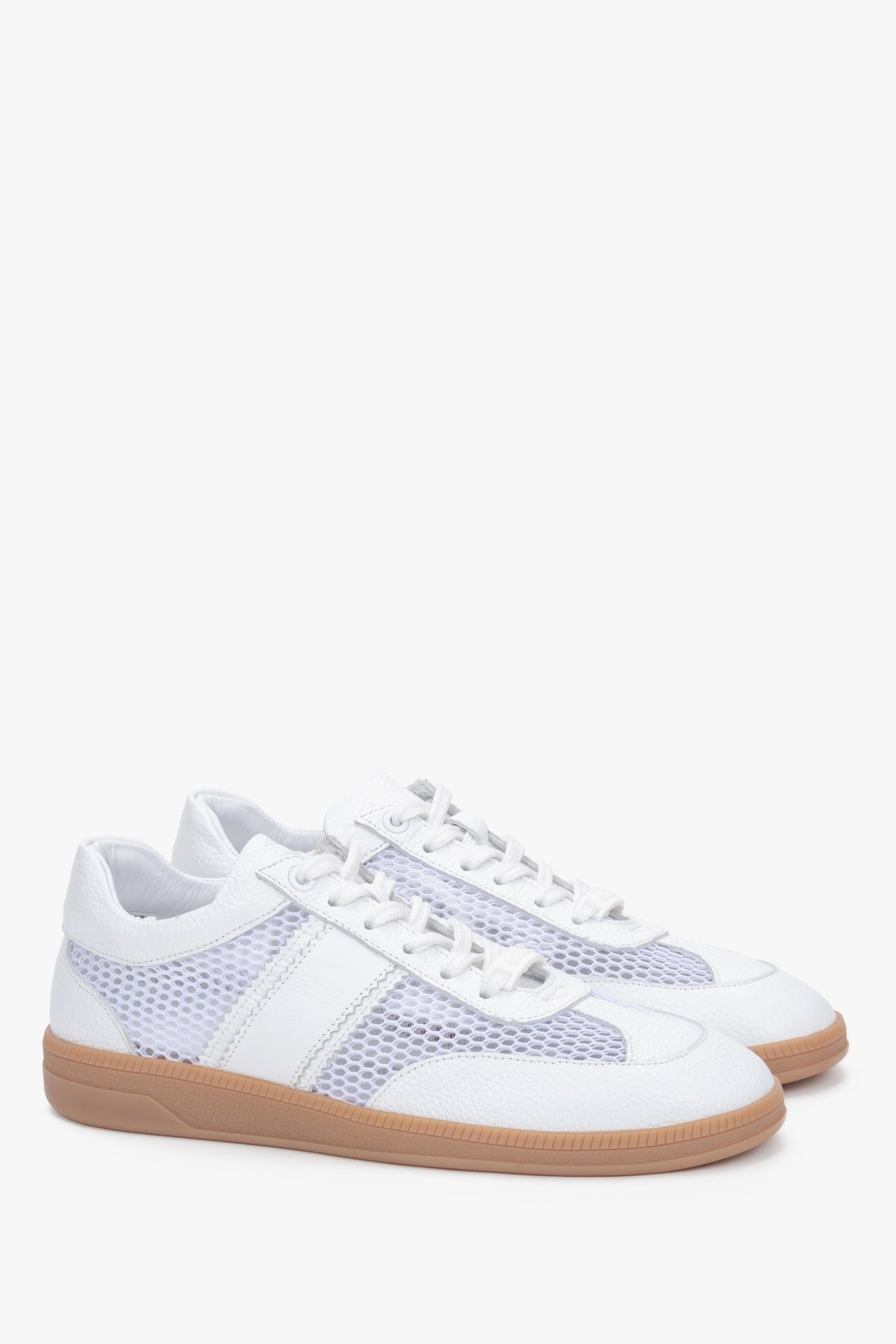 White low-top sneakers with mesh and leather Estro.