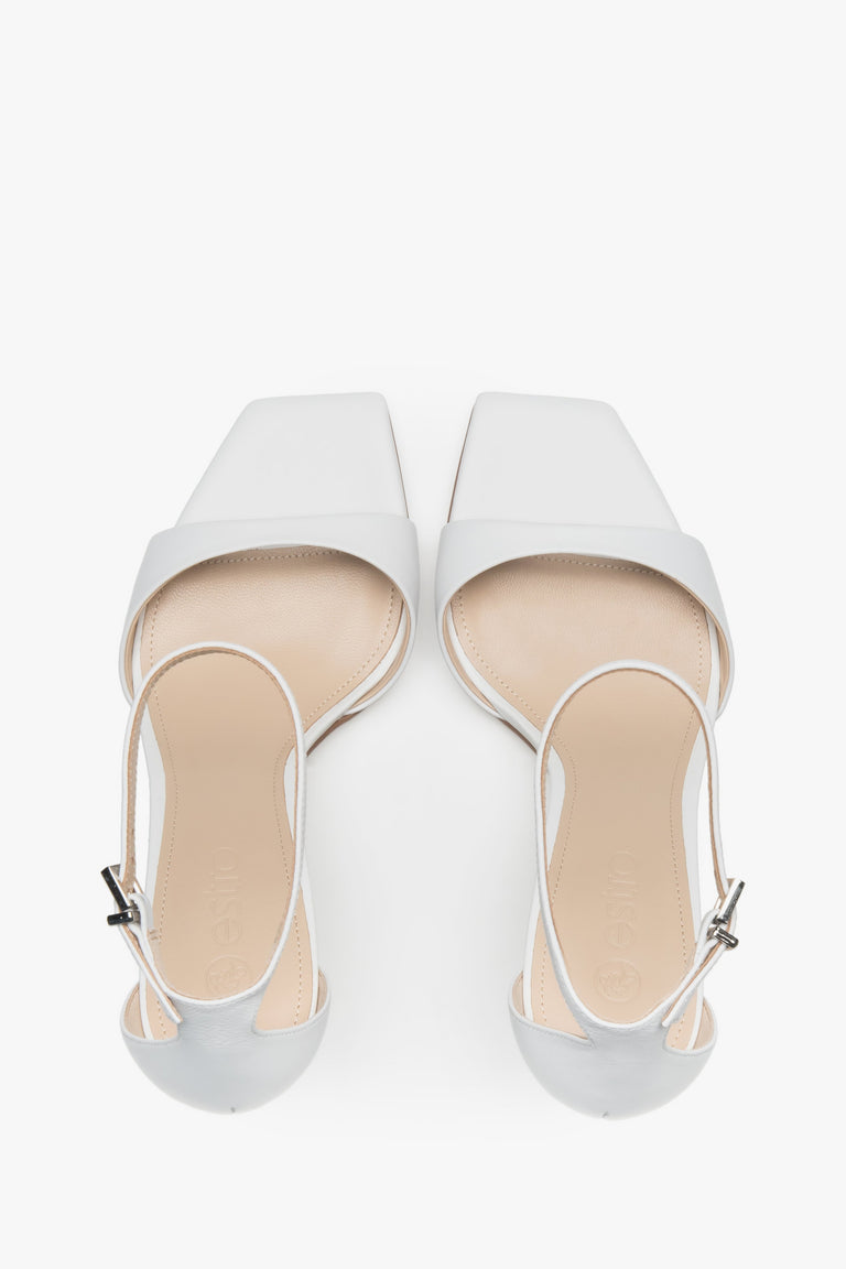 Women’s sandals, white, in patent natural leather, on a stable block heel, Estro.