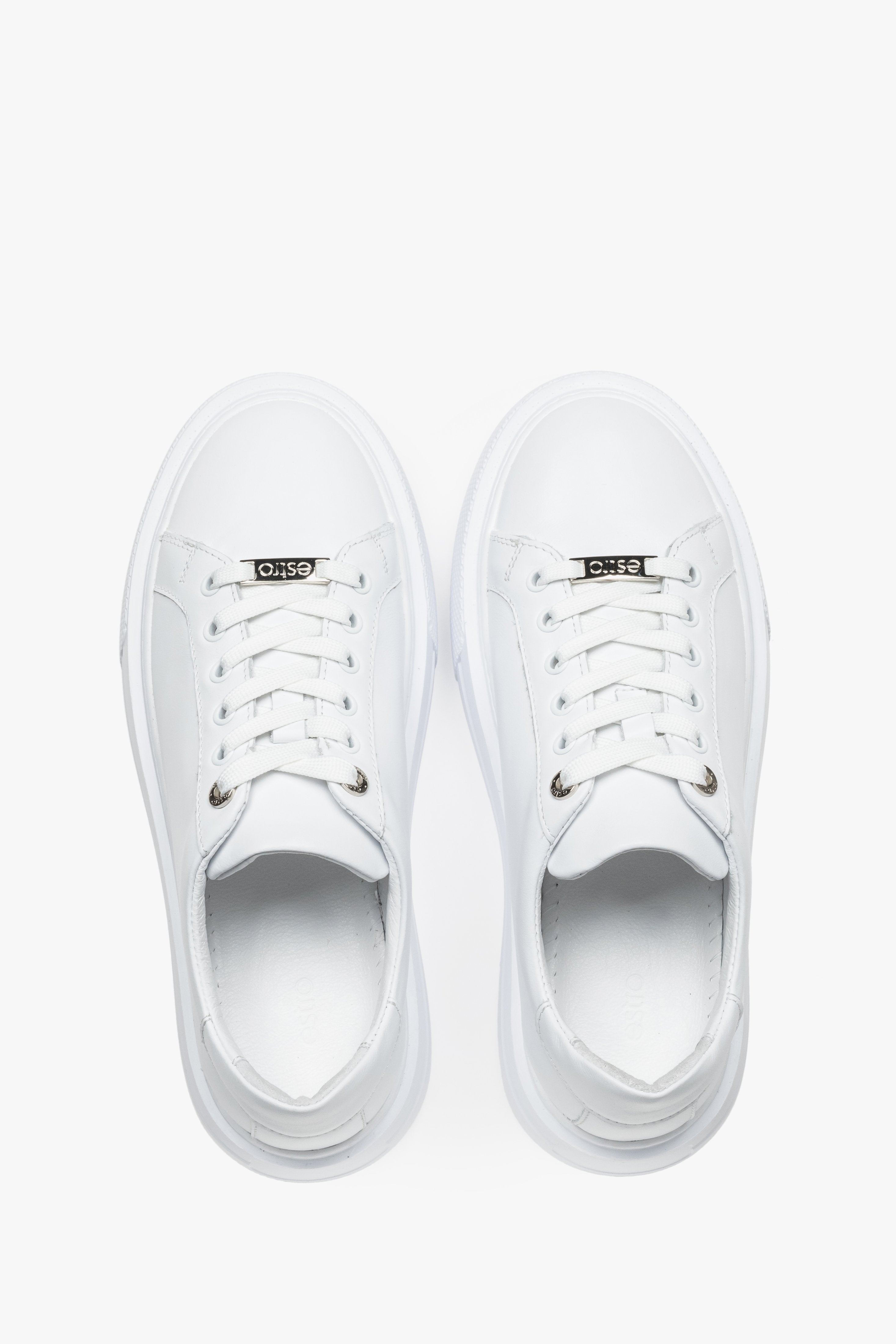 A classic lace-up design with decorative brand logo details on the laces highlights the elegant and recognizable Estro style.