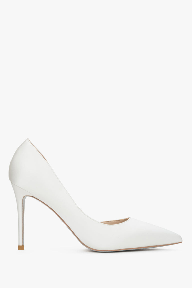 White women’s pointed-toe stiletto heels with a satin finish by Estro.