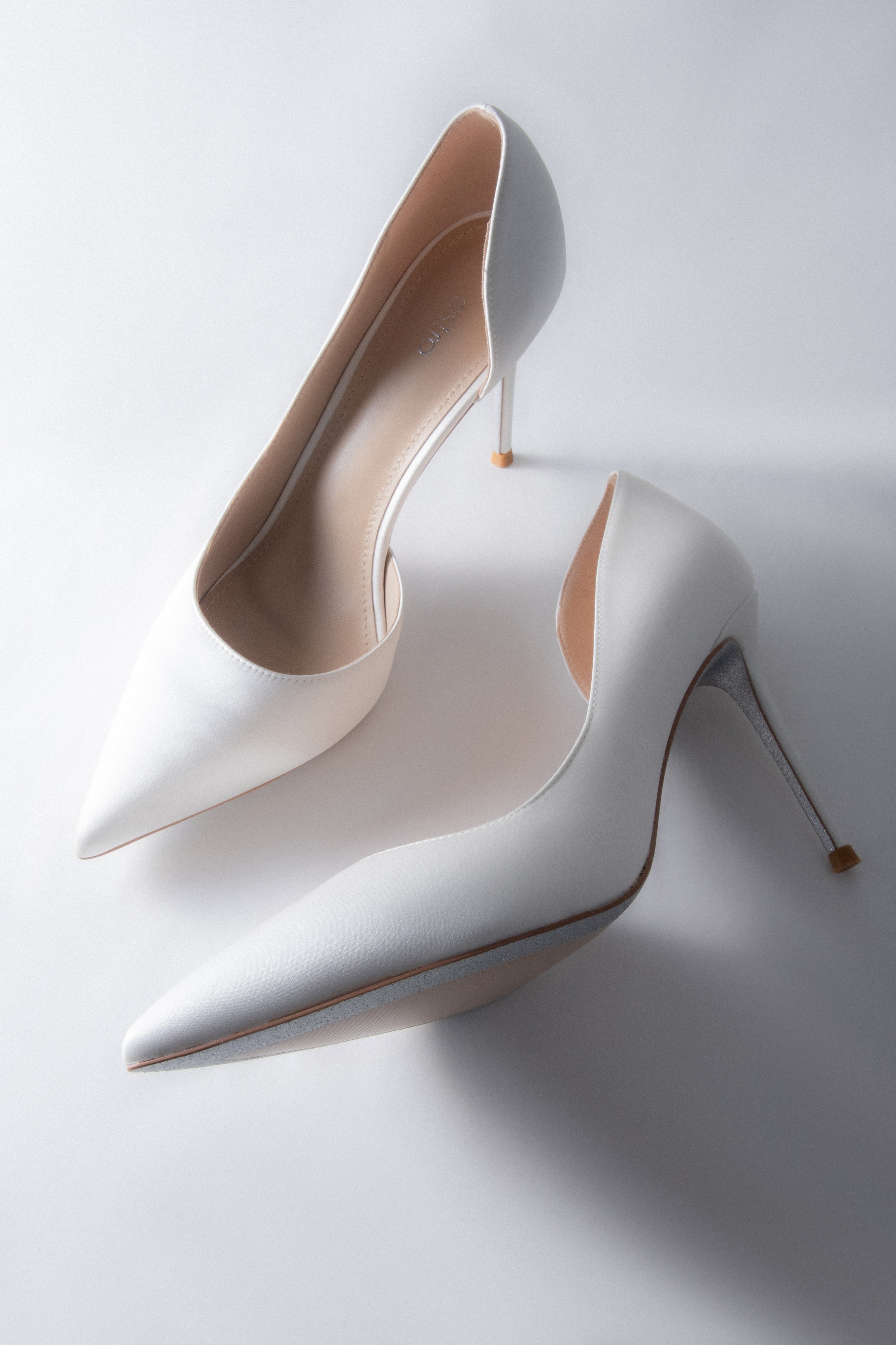 Women’s White Pointed Toe Stilettos with a Satin Finish Estro ER00117999.