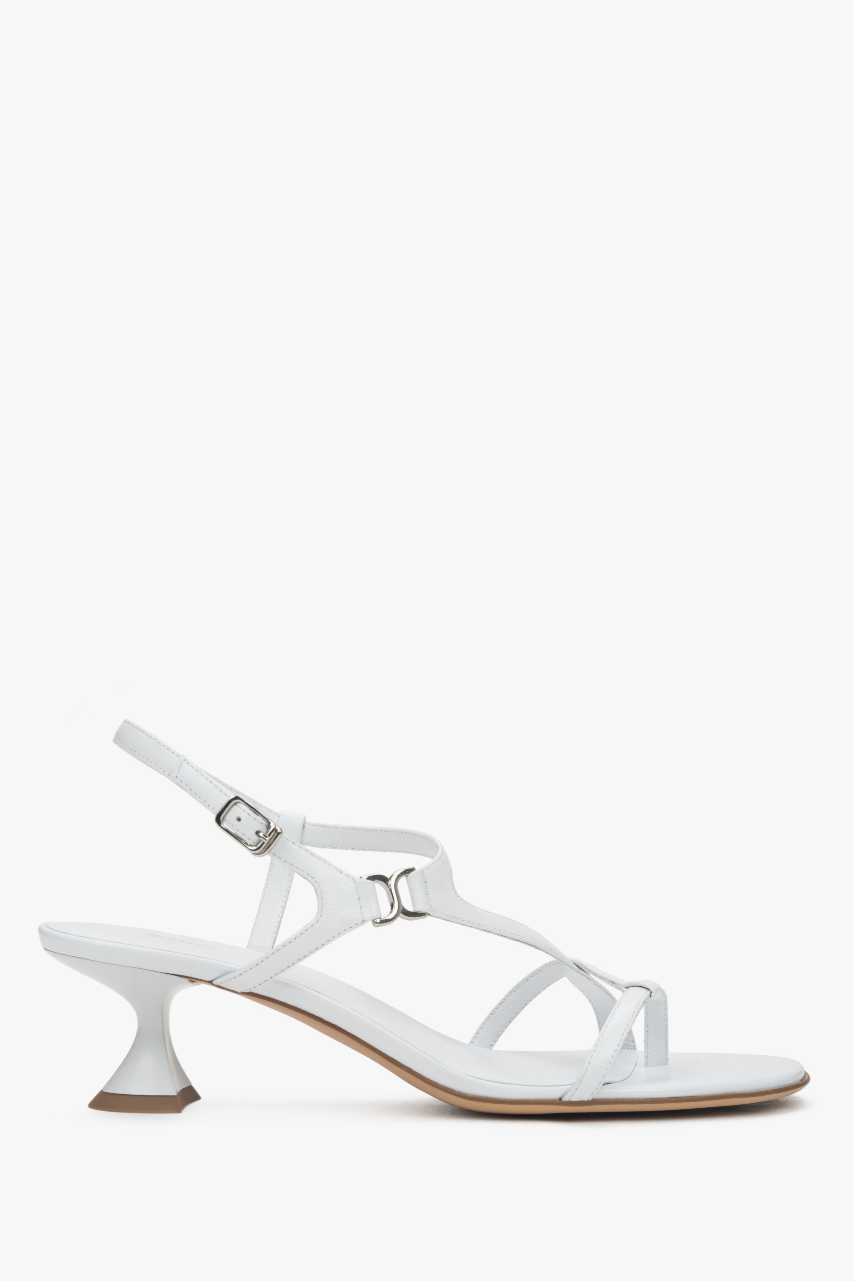 Women’s White Sandals with a Funnel Heel and Woven Straps Estro ER00116917.