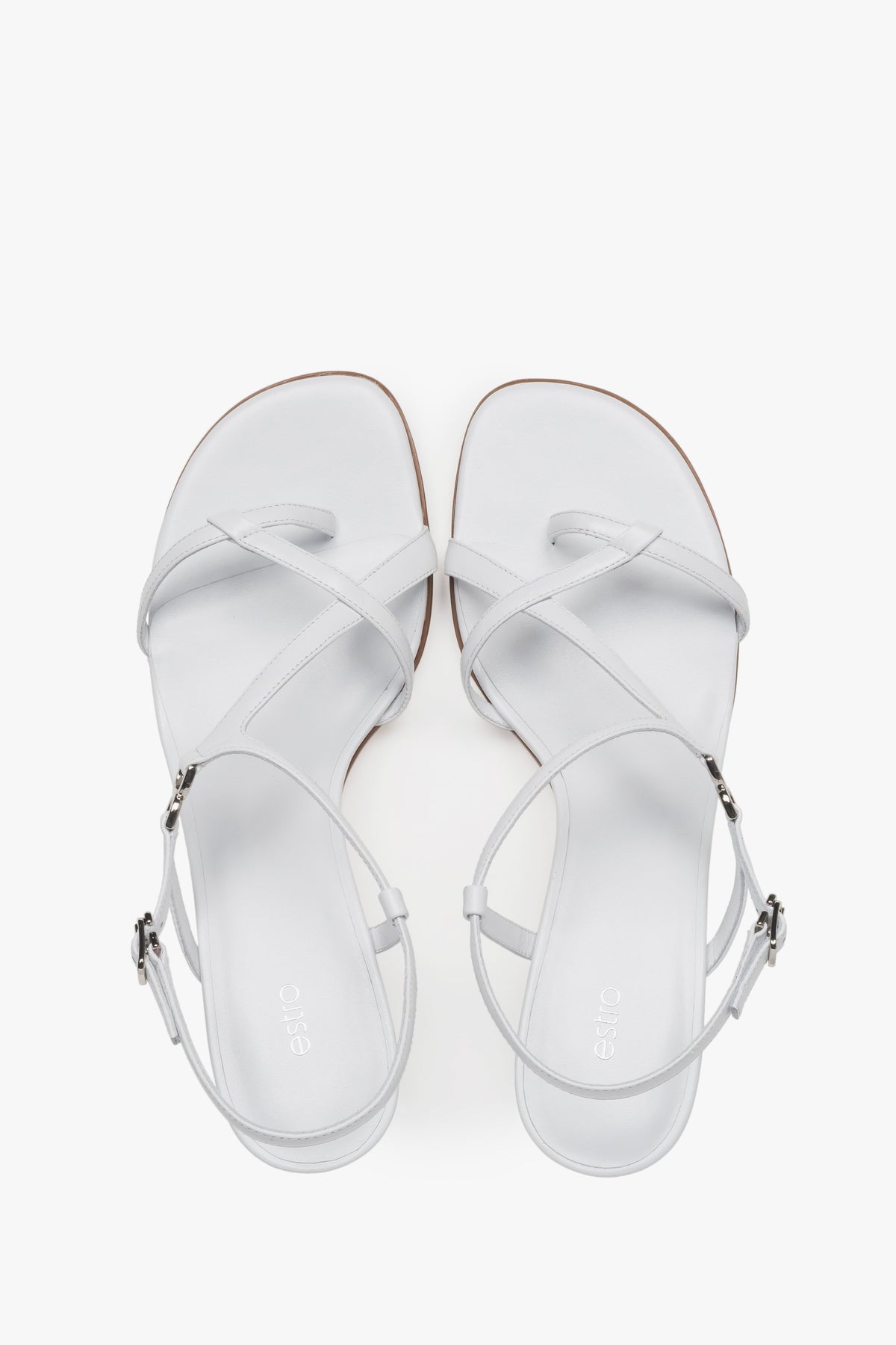 With a funnel heel, white women’s sandals with woven straps Estro.