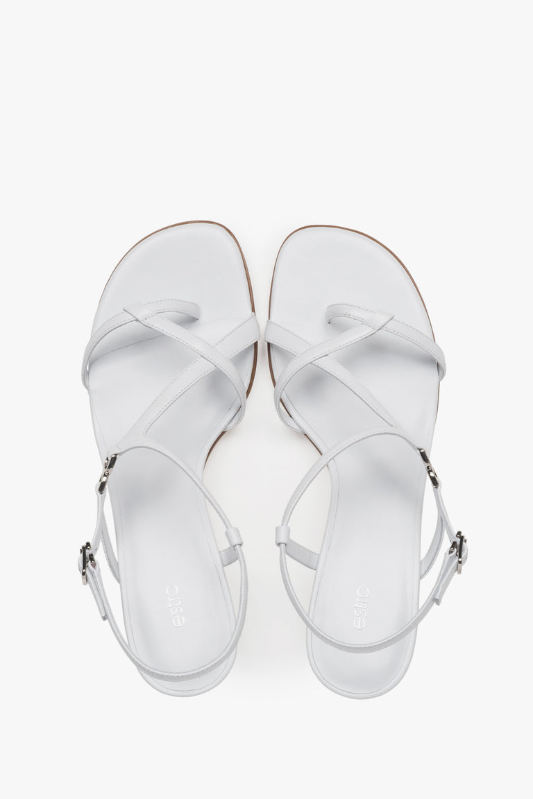 With a funnel heel, white women’s sandals with woven straps Estro.